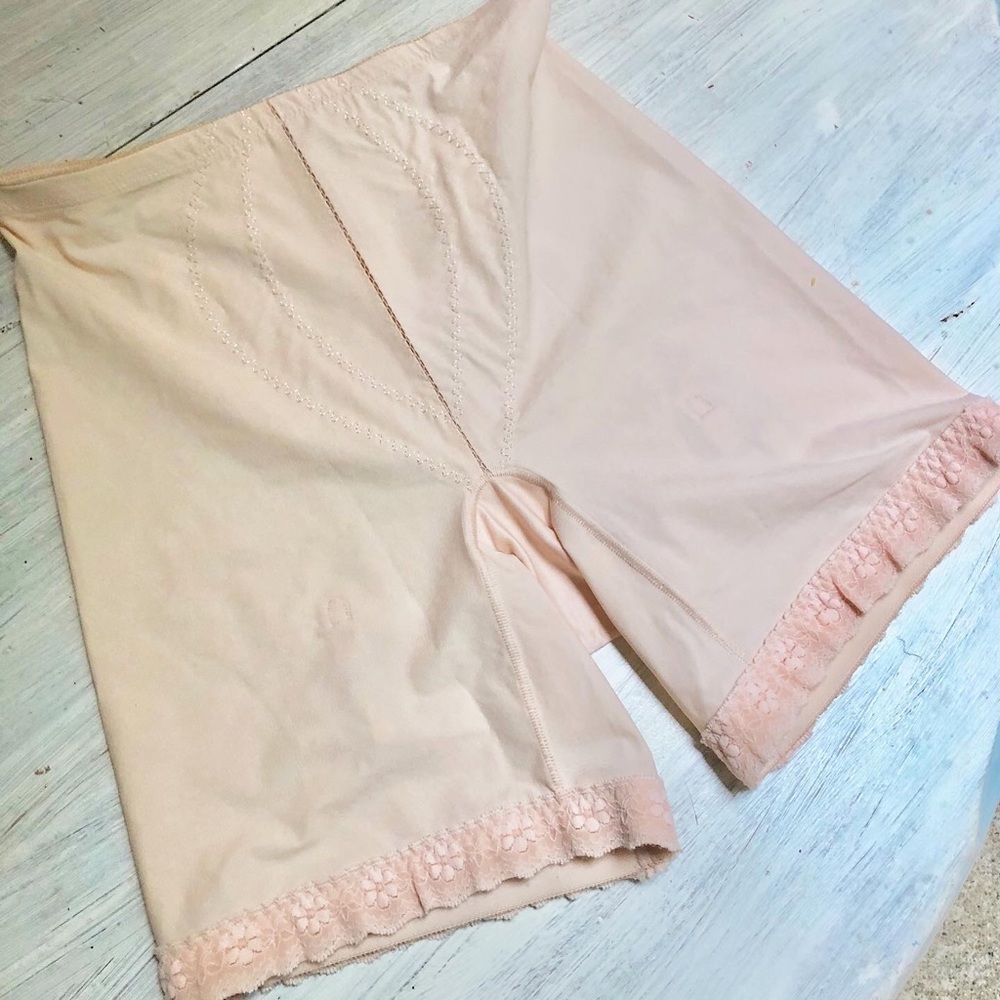 Vintage 50’s Large Girdle in Light Pink Peach